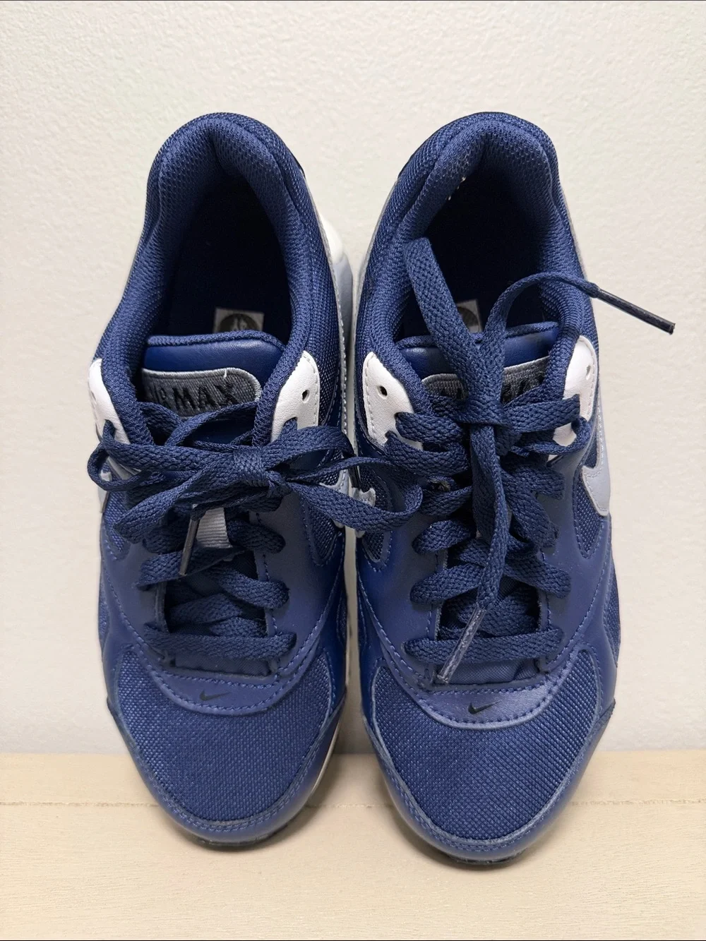 Athletic Nike Air Max Ivo GS Navy Blue Grey White Sneakers Boys Youth Size 4Y